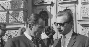 Günther Schweinberger (rechts) in einer Verhandlungspause im Gespräch mit seinen Freund, dem schwer gefolterten Siegfried Graf aus Prad im Vinschgau.