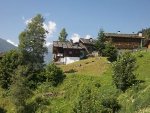 Bis in hohe Berglagen wurde in Jahrhunderte währender Arbeit vieler Generationen eine einzigartige Kulturlandschaft geschaffen