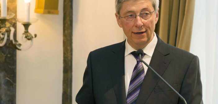 Reinhard Olt: Ungarns Staatspräsident verleiht ihm den Ungarischen Verdienstorden