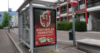 Südtiroler Heimatbund startet Plakatkampagne „SÜDTIROLER VERRATEN! AUTONOMIE VERKAUFT. “