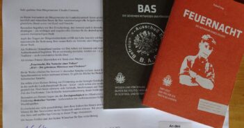 SHB gratuliert Bozner Bürgermeister Claudio Corrarati mit zwei Broschüren