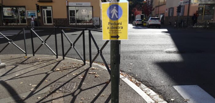 Aufforderung zur Zweisprachigkeit wird zur Farce!