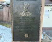 Gedenkstein für Sepp Kerschbaumer auf Hochglanz gebracht